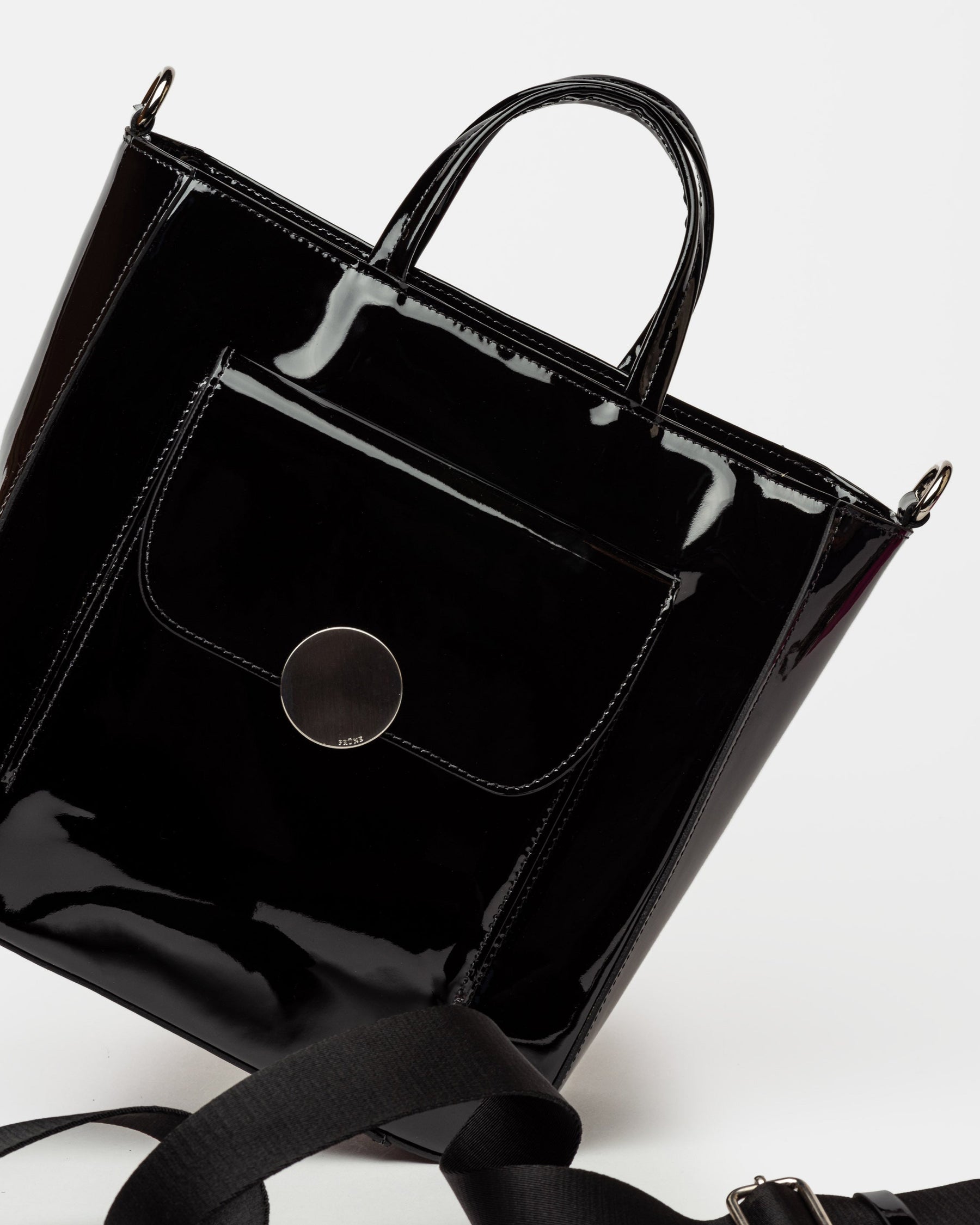 SHOPPER THE TOWN EN CUERO CHAROL