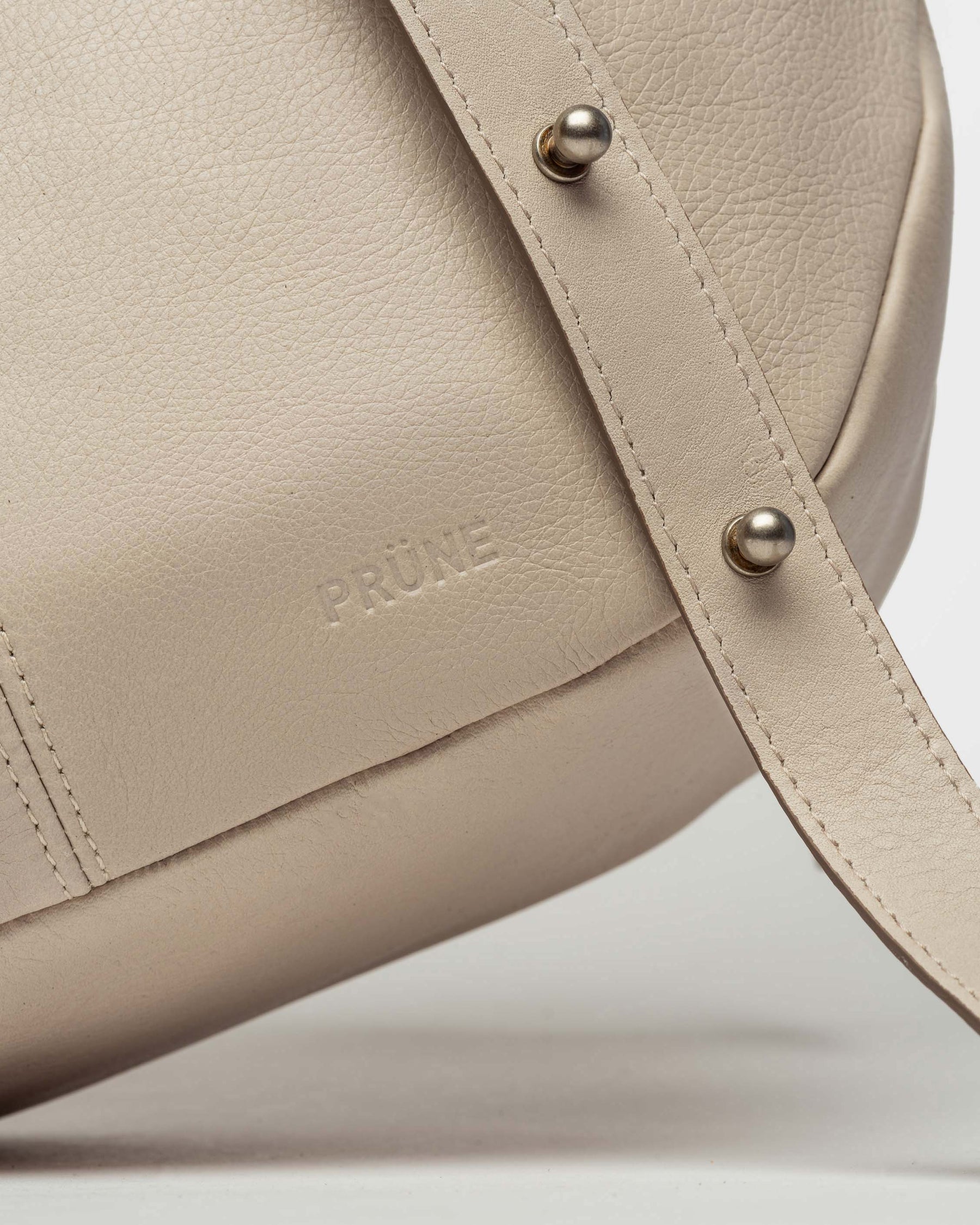 BOLSO BOOM EN CUERO LISO SATINADO