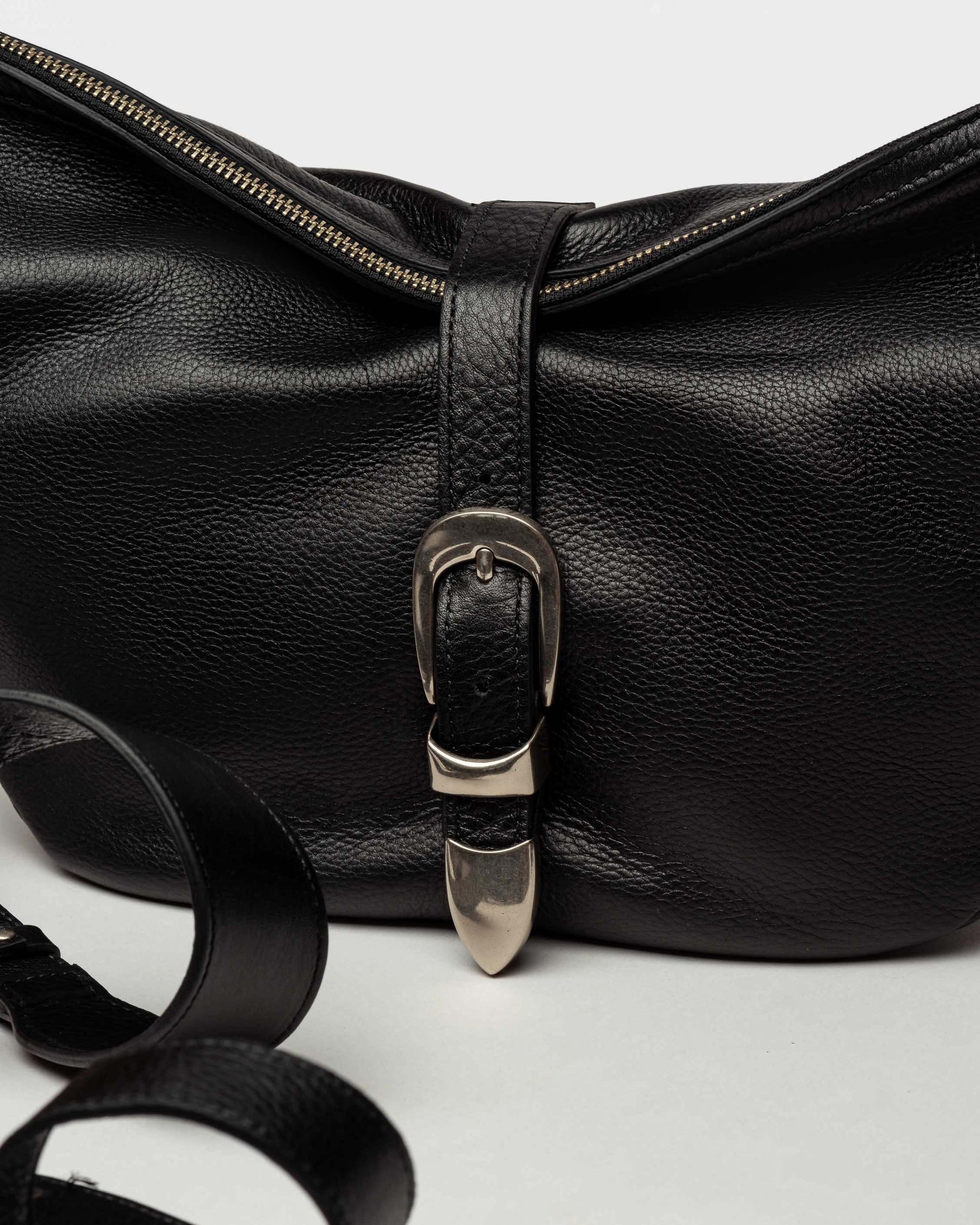 BOLSO BOOM EN CUERO LISO SATINADO