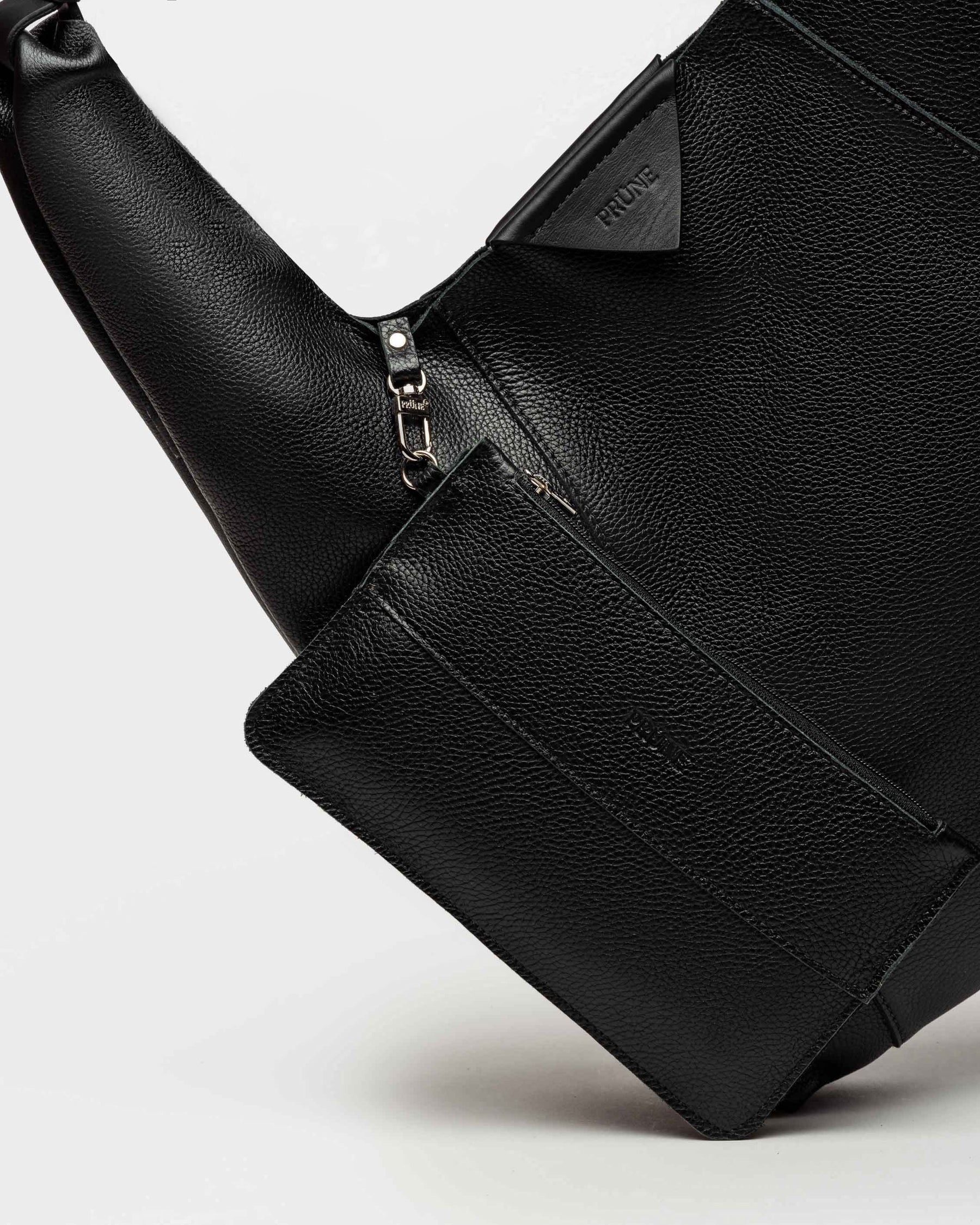 BOLSO THE CLUB EN CUERO GRANEADO