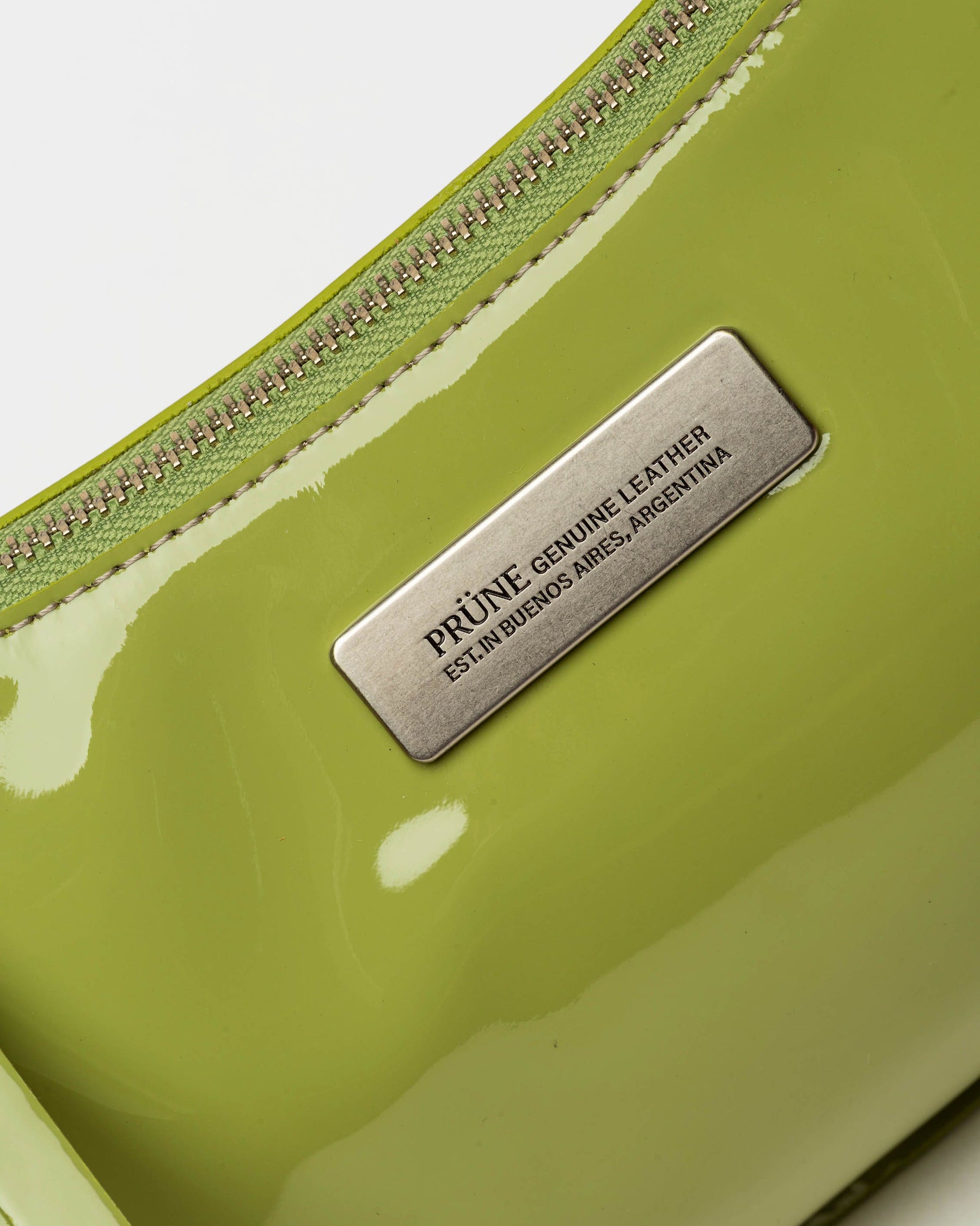 CARTERA AL HOMBRO MIAMI EN CUERO CHAROL