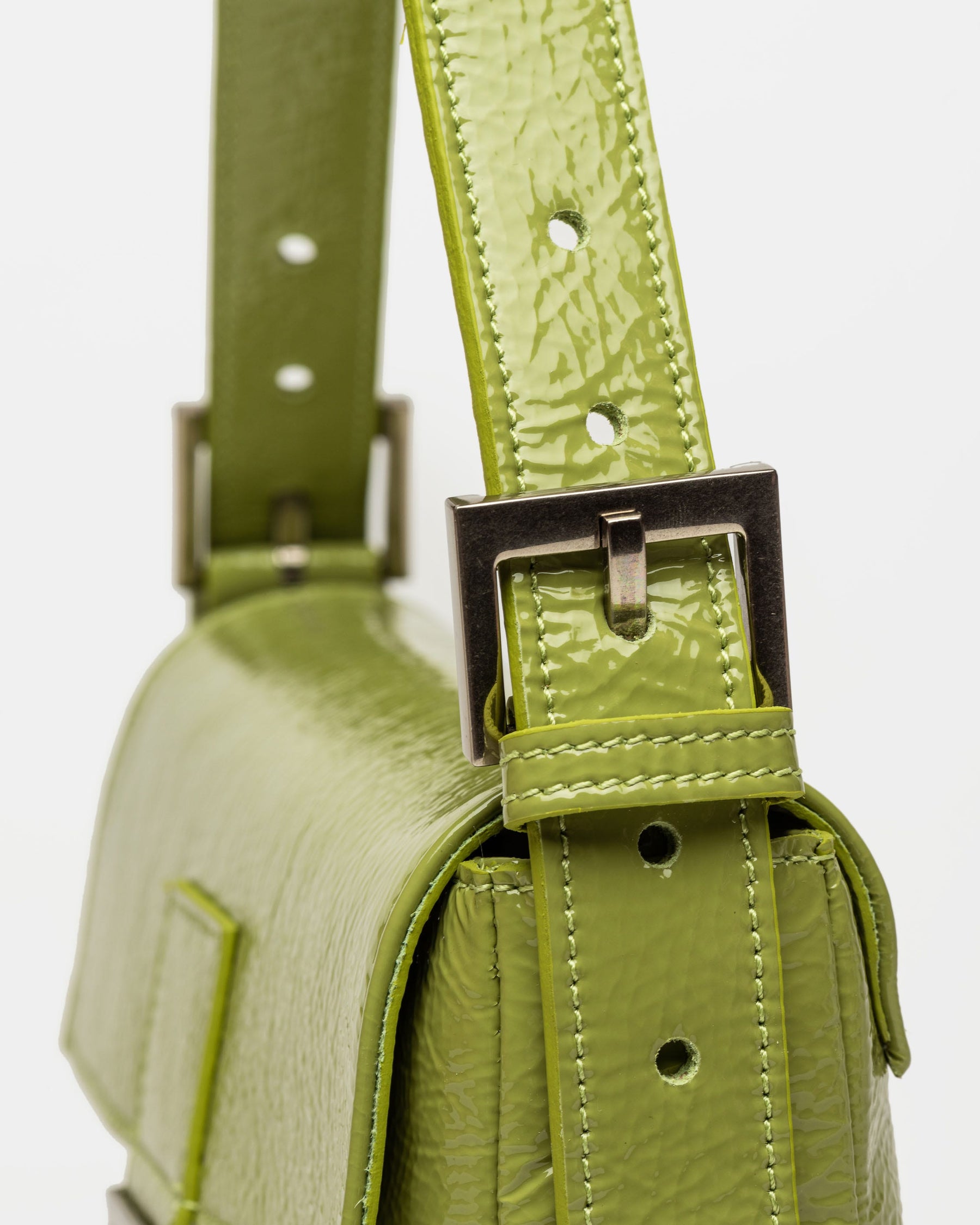 CARTERA AL HOMBRO NATURE EN CUERO CHAROL