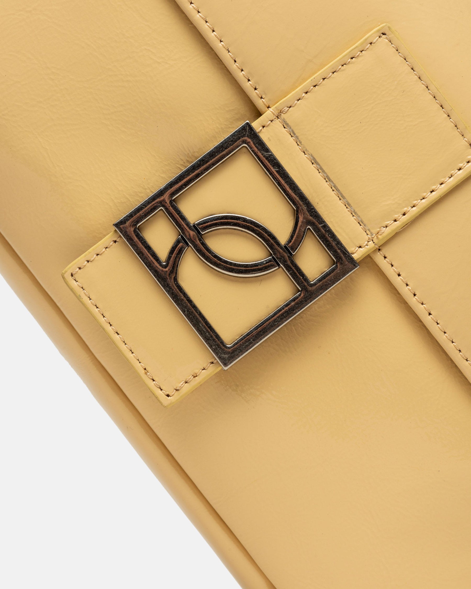 CARTERA AL HOMBRO NATURE EN CUERO CHAROL