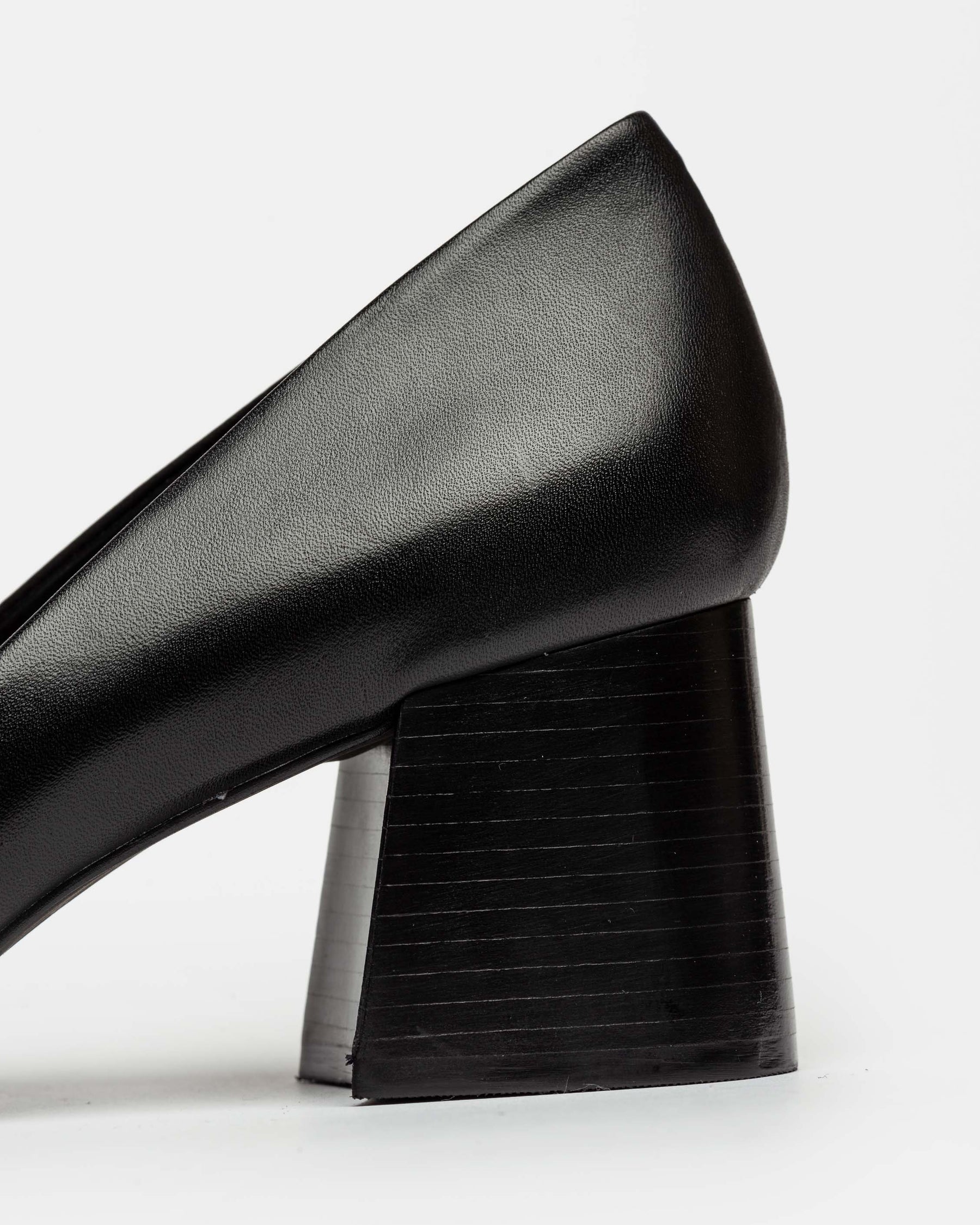 STILETTO LARA EN CUERO