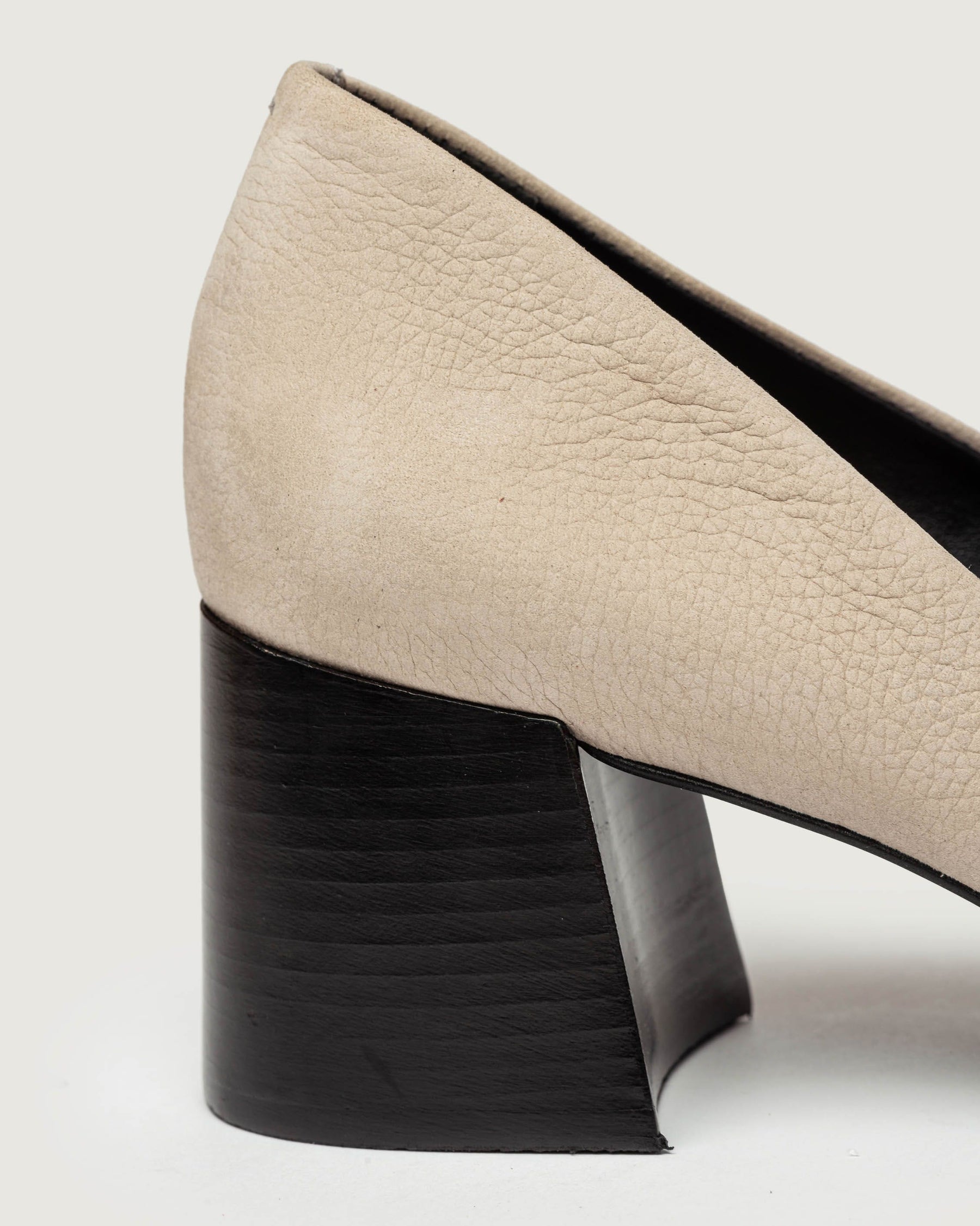 STILETTO LARA EN CUERO