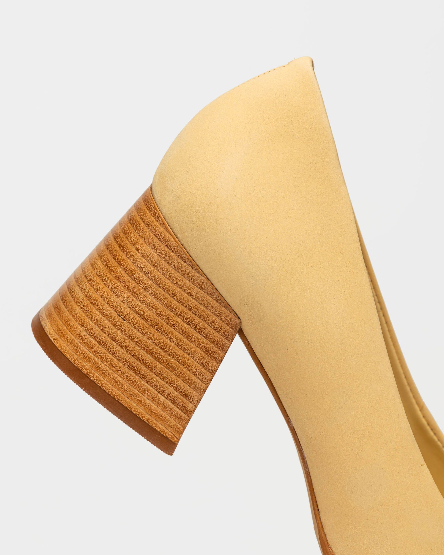STILETTO LARA EN CUERO NOBUK