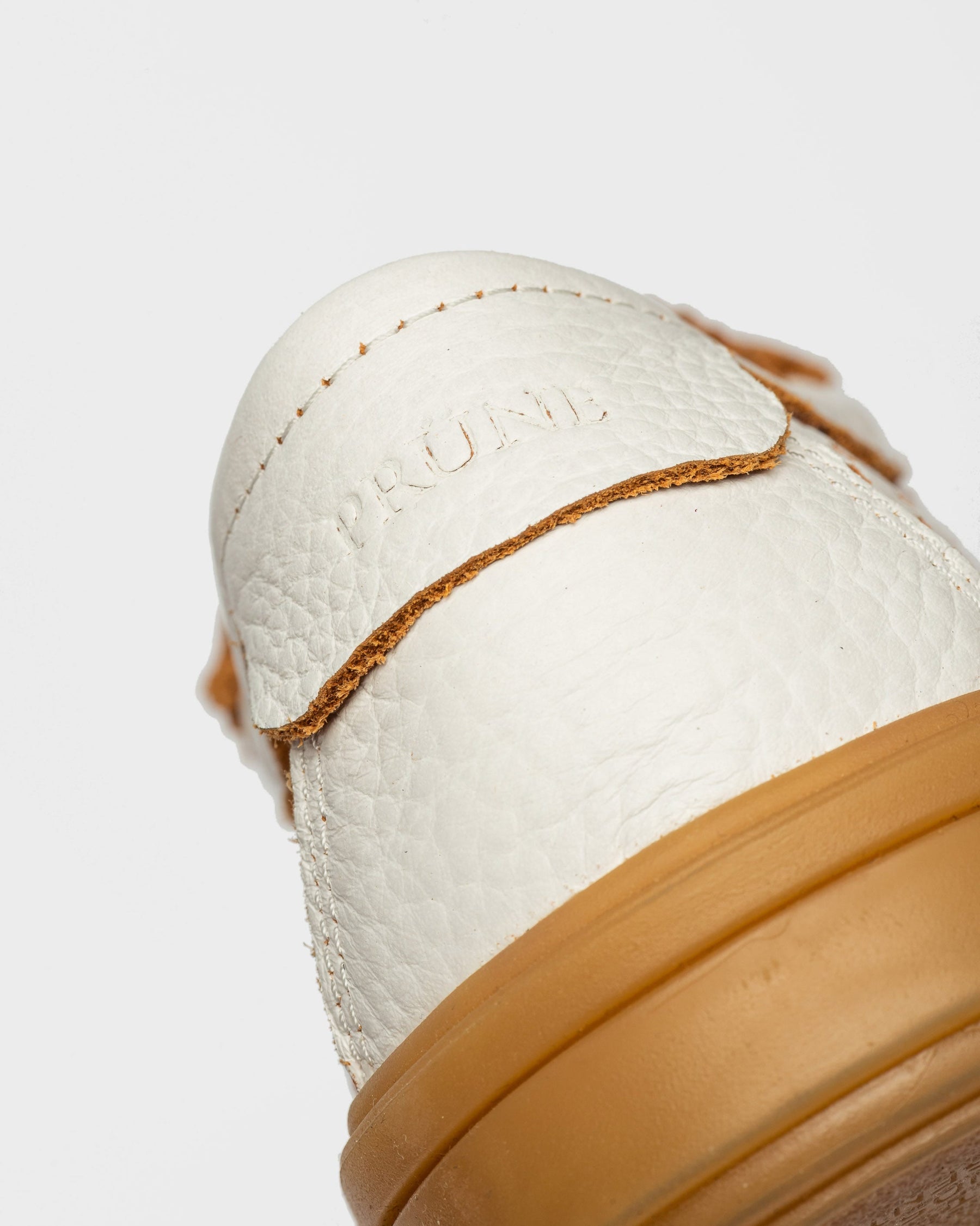 SNEAKER LONDRES EN CUERO GRANEADO