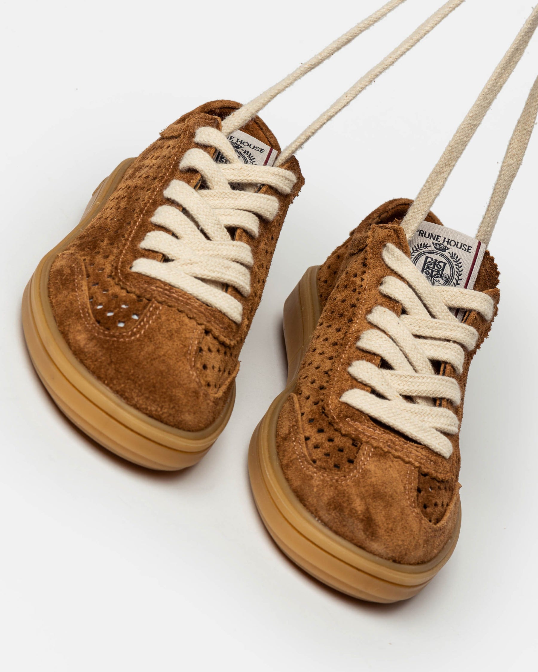 SNEAKER LONDRES EN GAMUZA