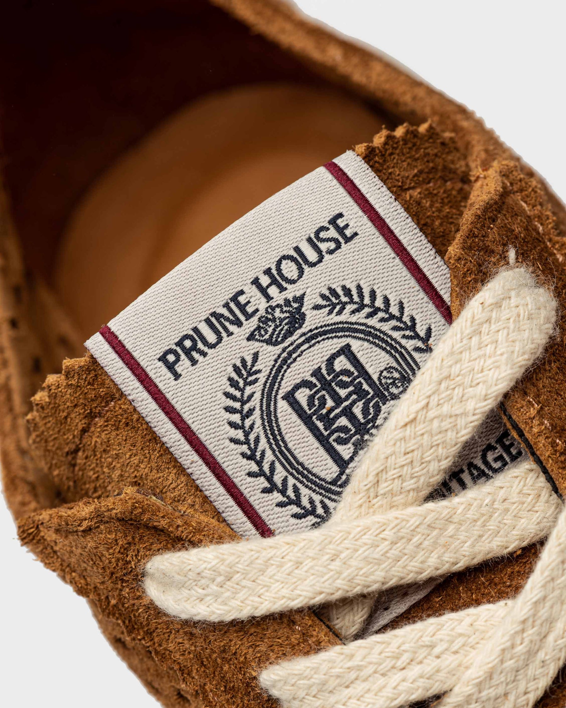 SNEAKER LONDRES EN GAMUZA