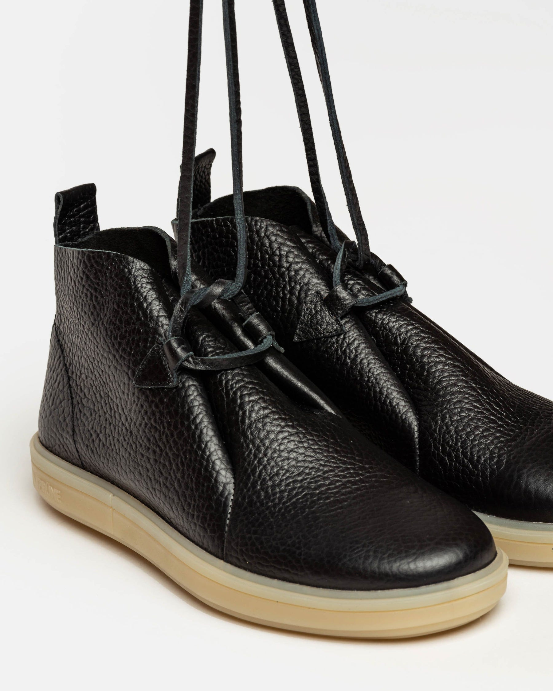 SNEAKER SUZANA EN CUERO GRANEADO