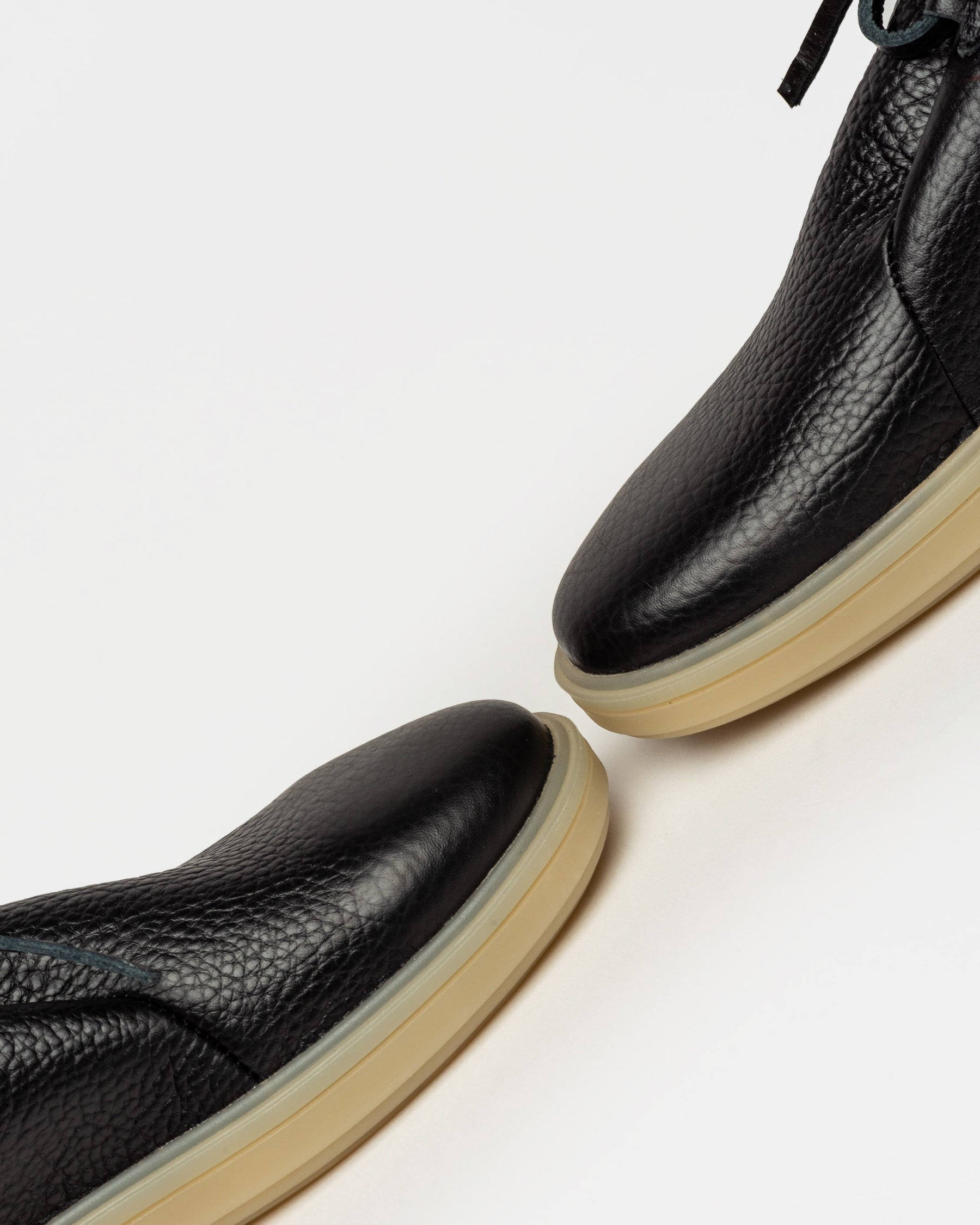 SNEAKER SUZANA EN CUERO GRANEADO