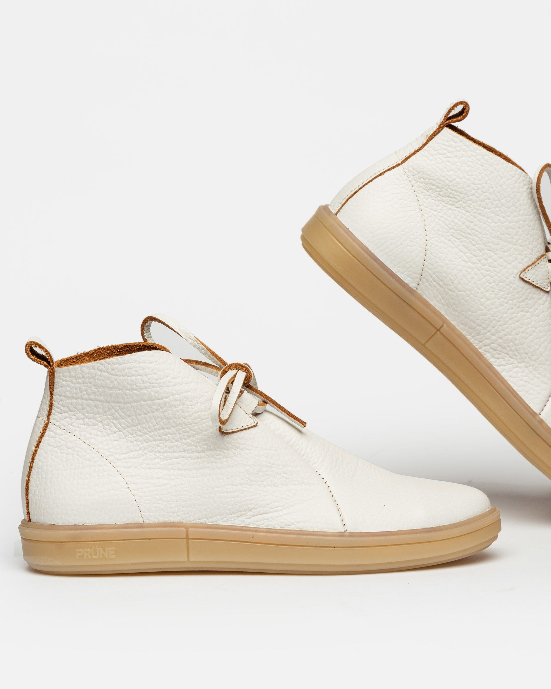 SNEAKER SUZANA EN CUERO GRANEADO