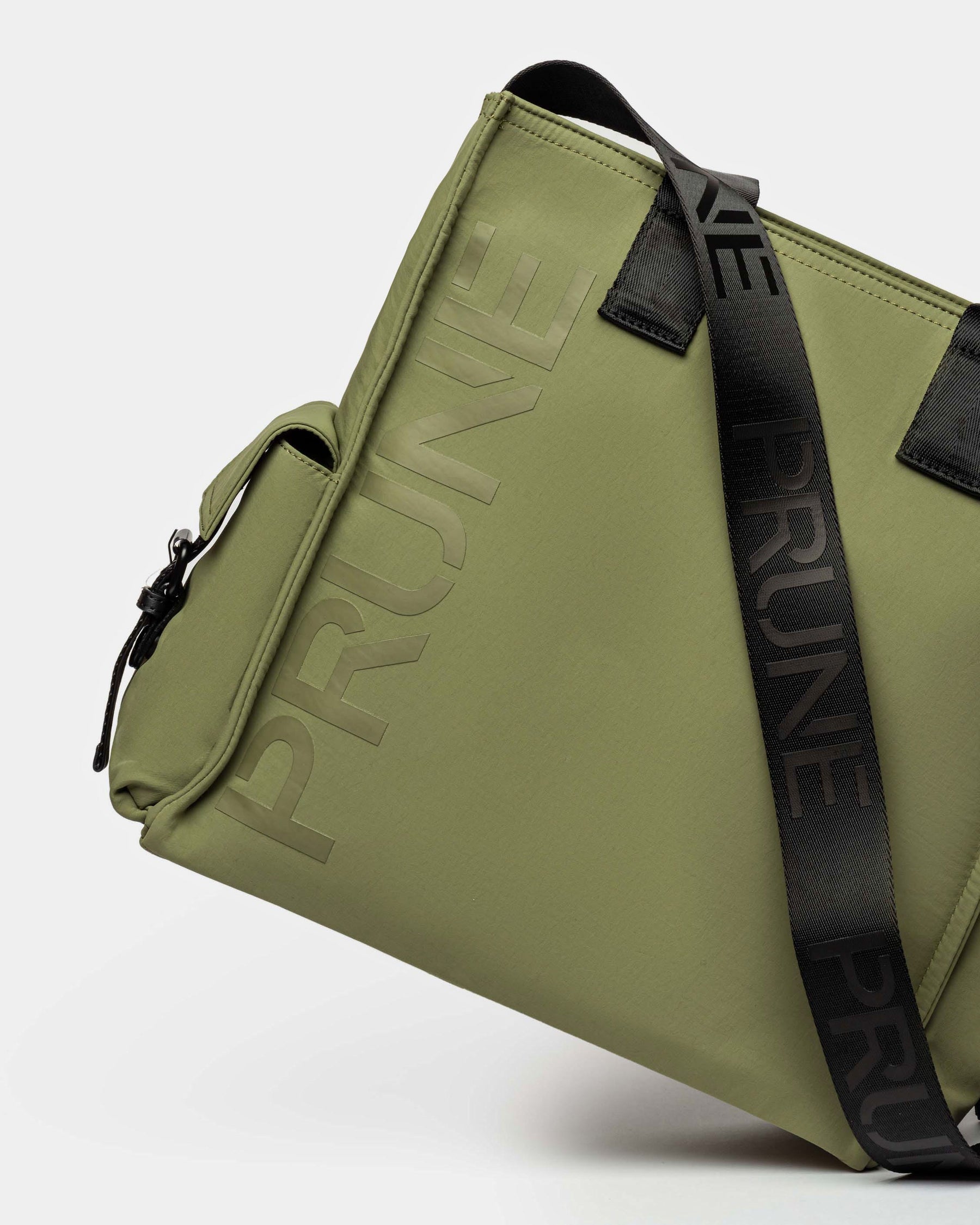 CARTERA AL HOMBRO FLYER EN NYLON