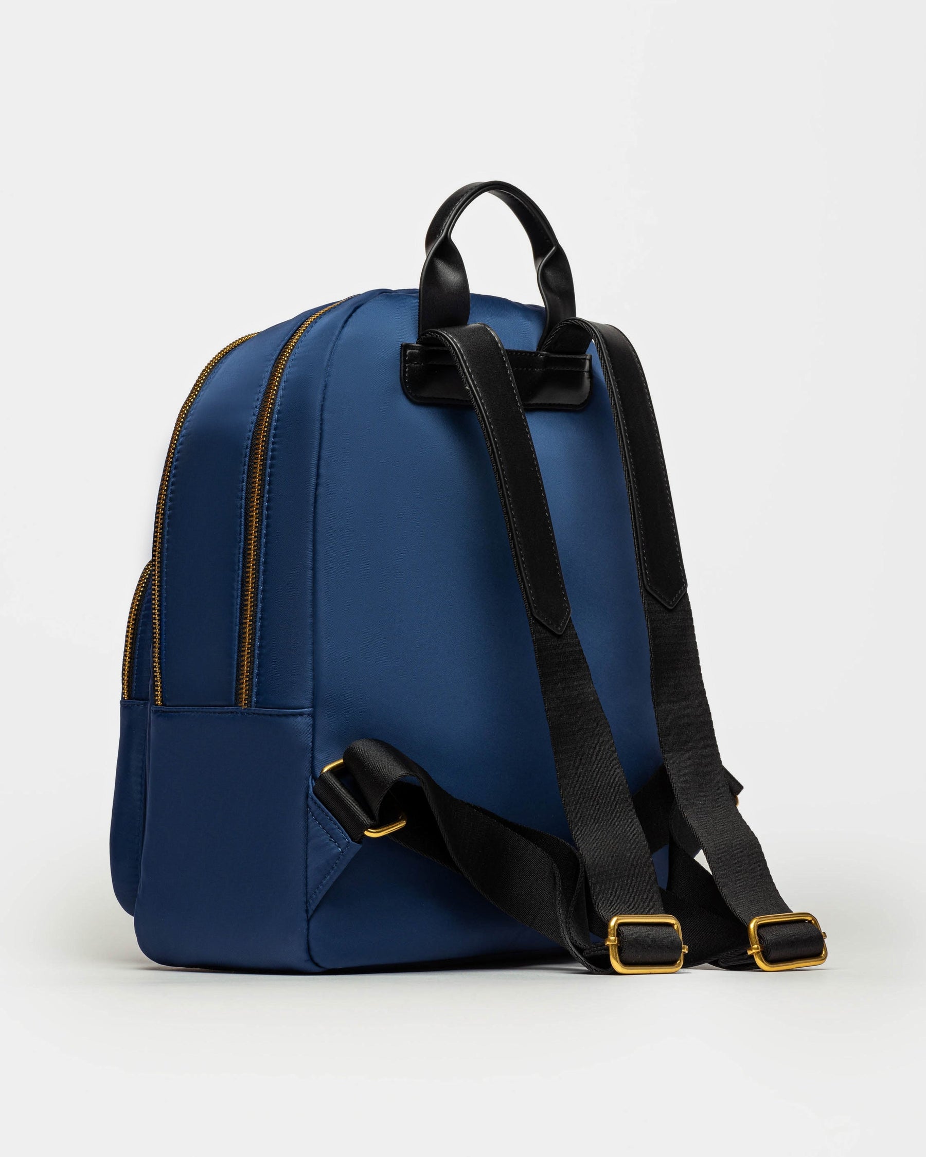 MOCHILA BRUNA EN NYLON