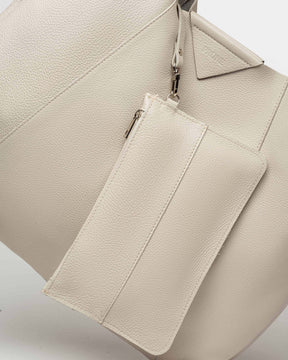 BOLSO THE CLUB EN CUERO GRANEADO
