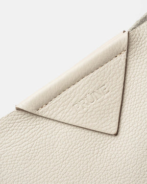 BOLSO THE CLUB EN CUERO GRANEADO