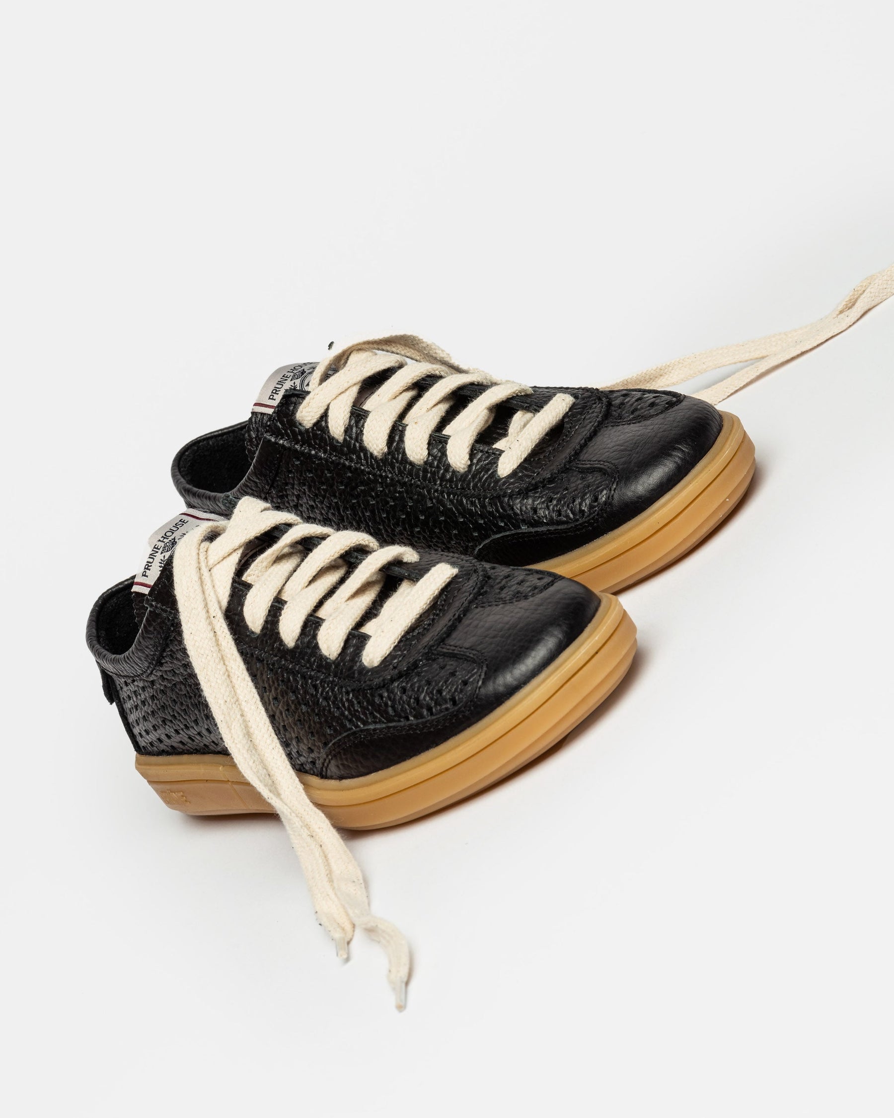 SNEAKER LONDRES EN CUERO GRANEADO