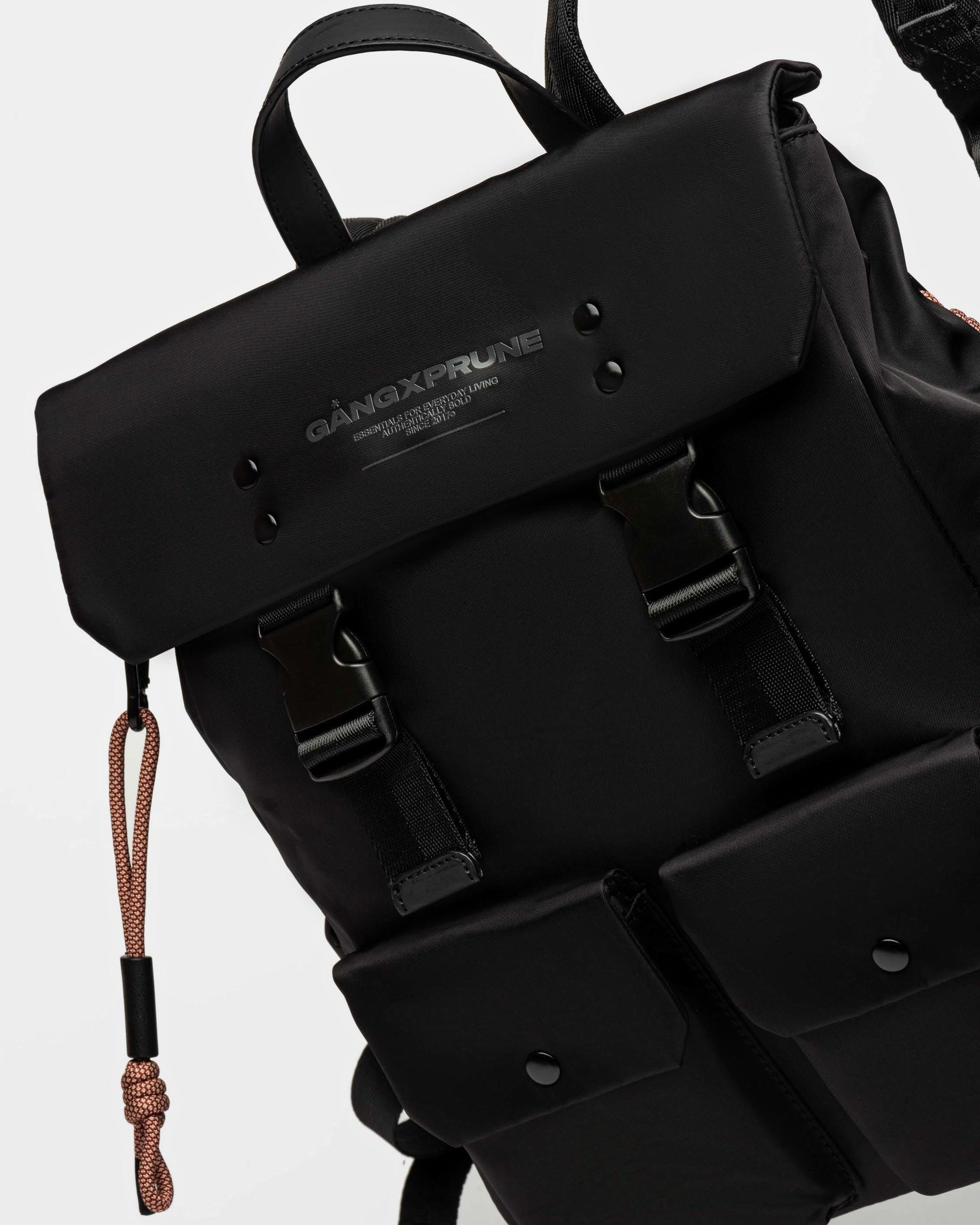 MOCHILA J ELLA EN NYLON