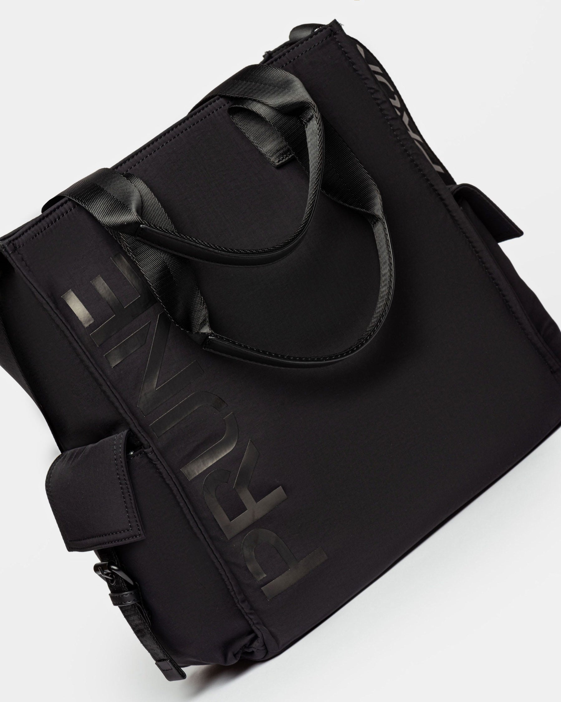 CARTERA AL HOMBRO FLYER EN NYLON
