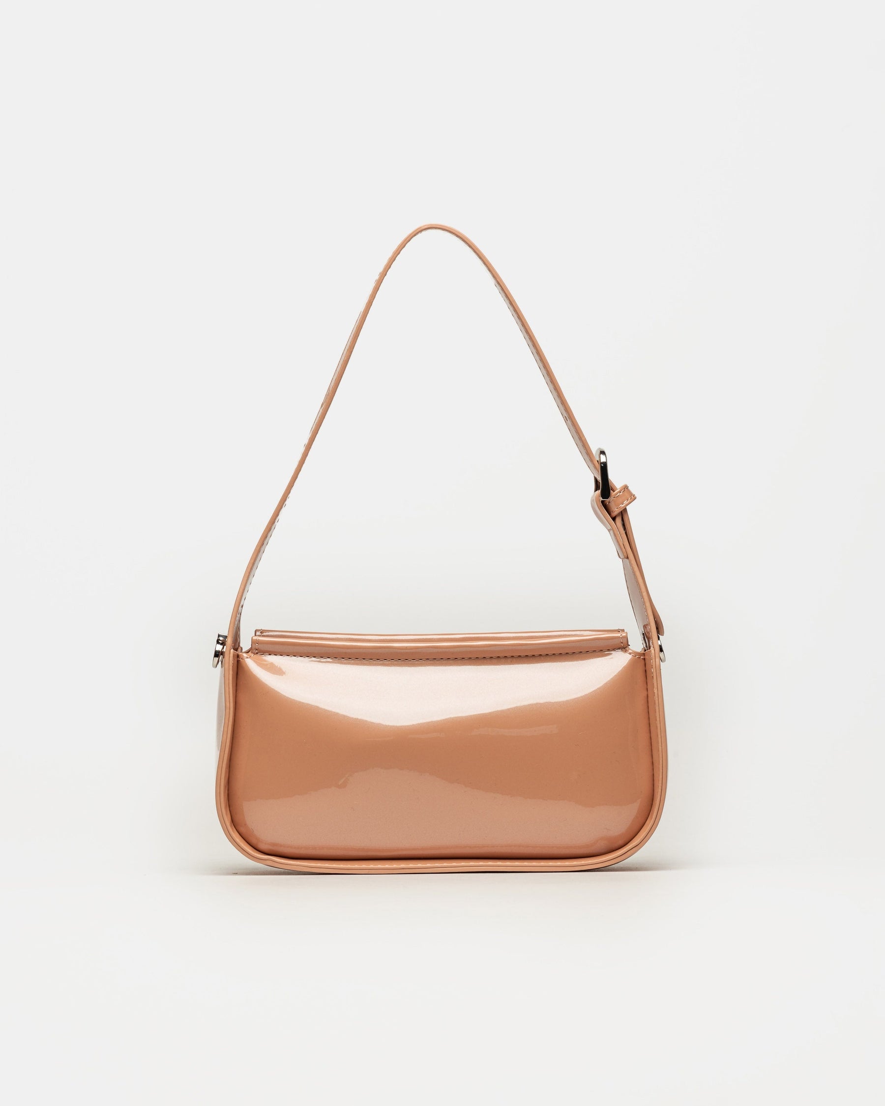 CARTERA AL HOMBRO LUV EN EFECTO CUERO CHAROL