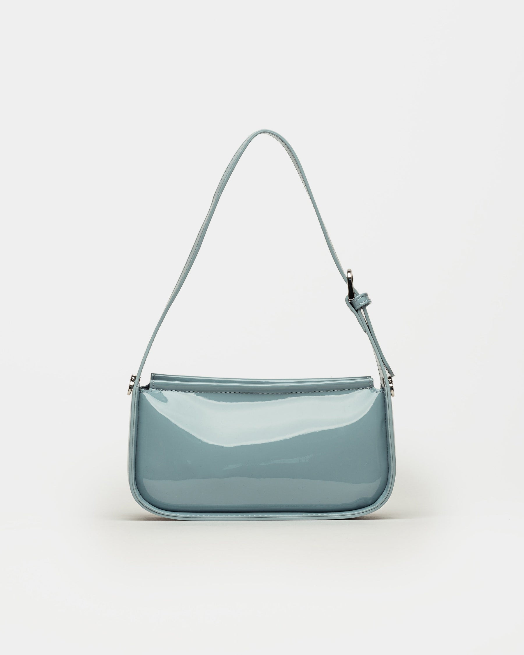 CARTERA AL HOMBRO LUV EN EFECTO CUERO CHAROL