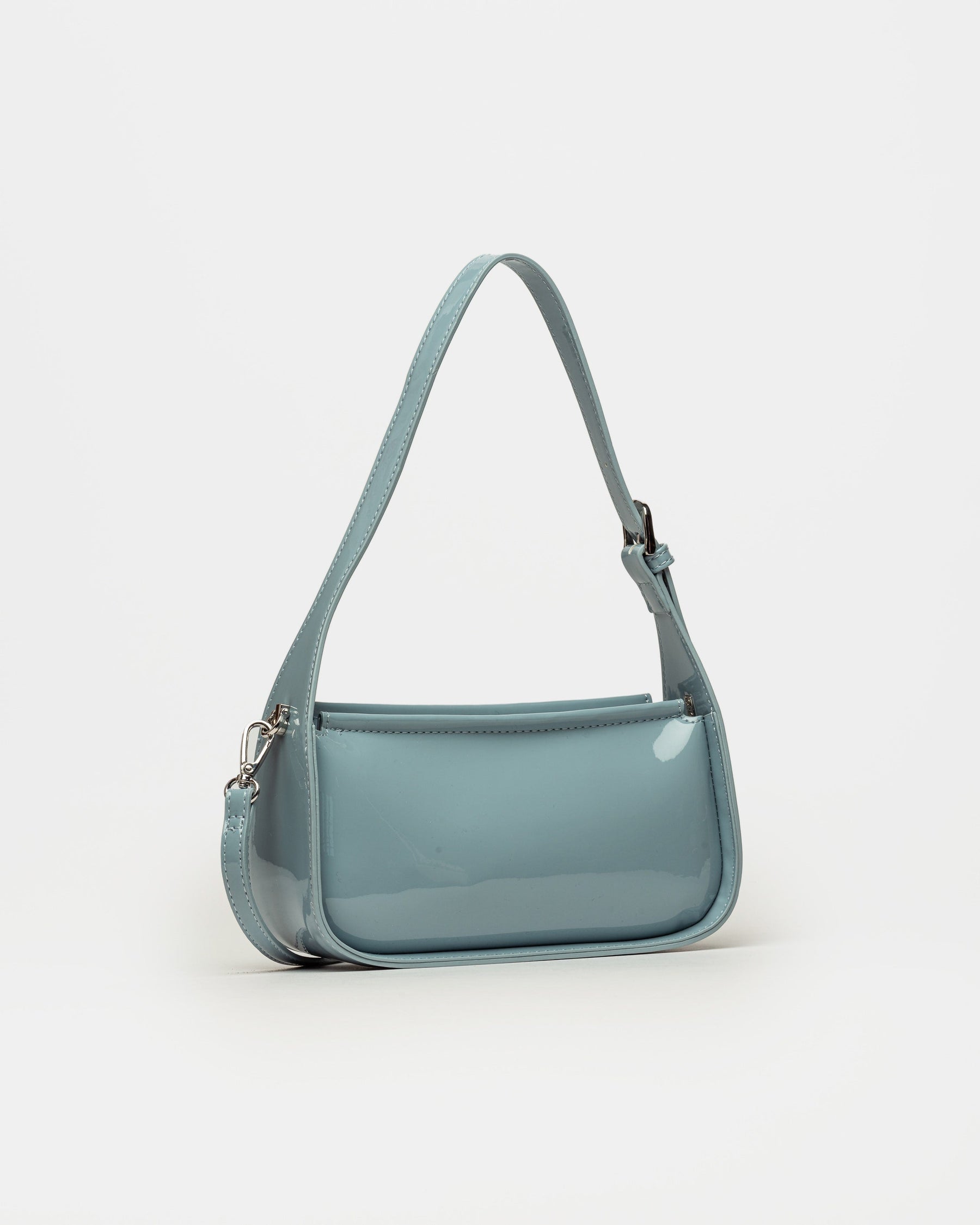 CARTERA AL HOMBRO LUV EN EFECTO CUERO CHAROL