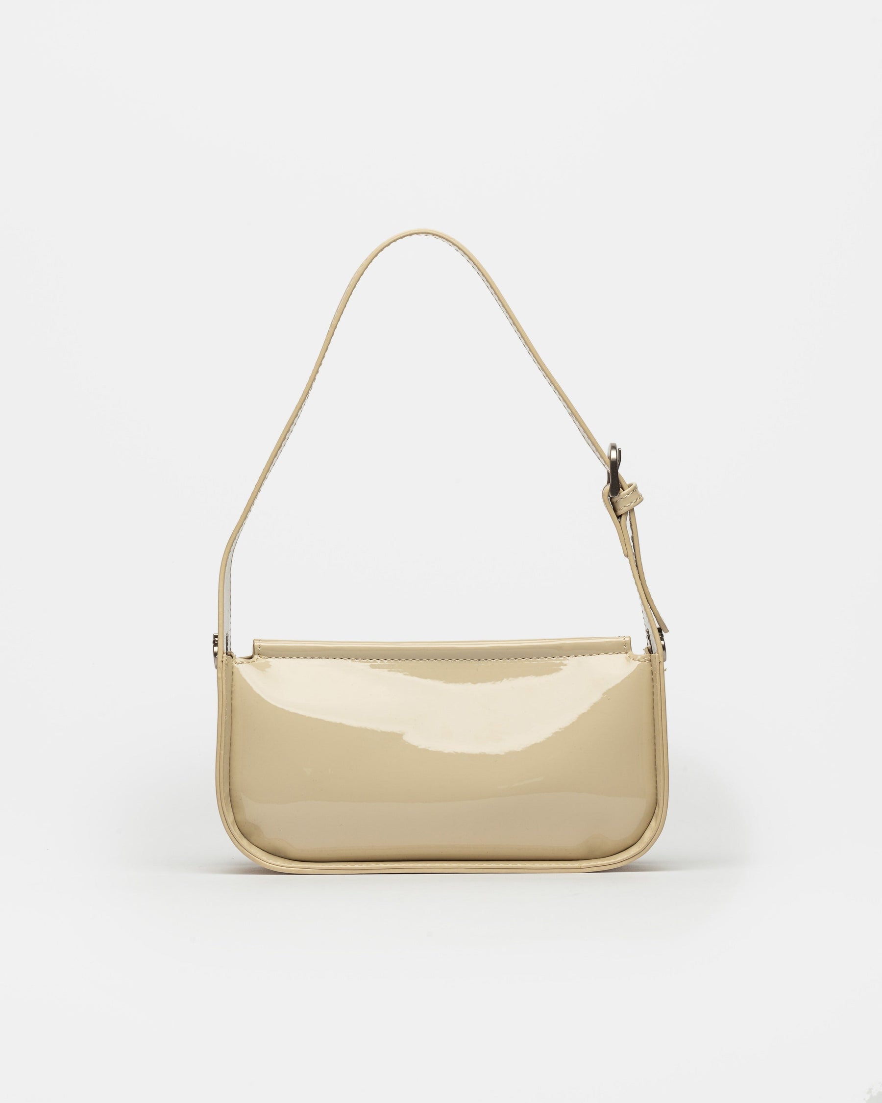 CARTERA AL HOMBRO LUV EN EFECTO CUERO CHAROL