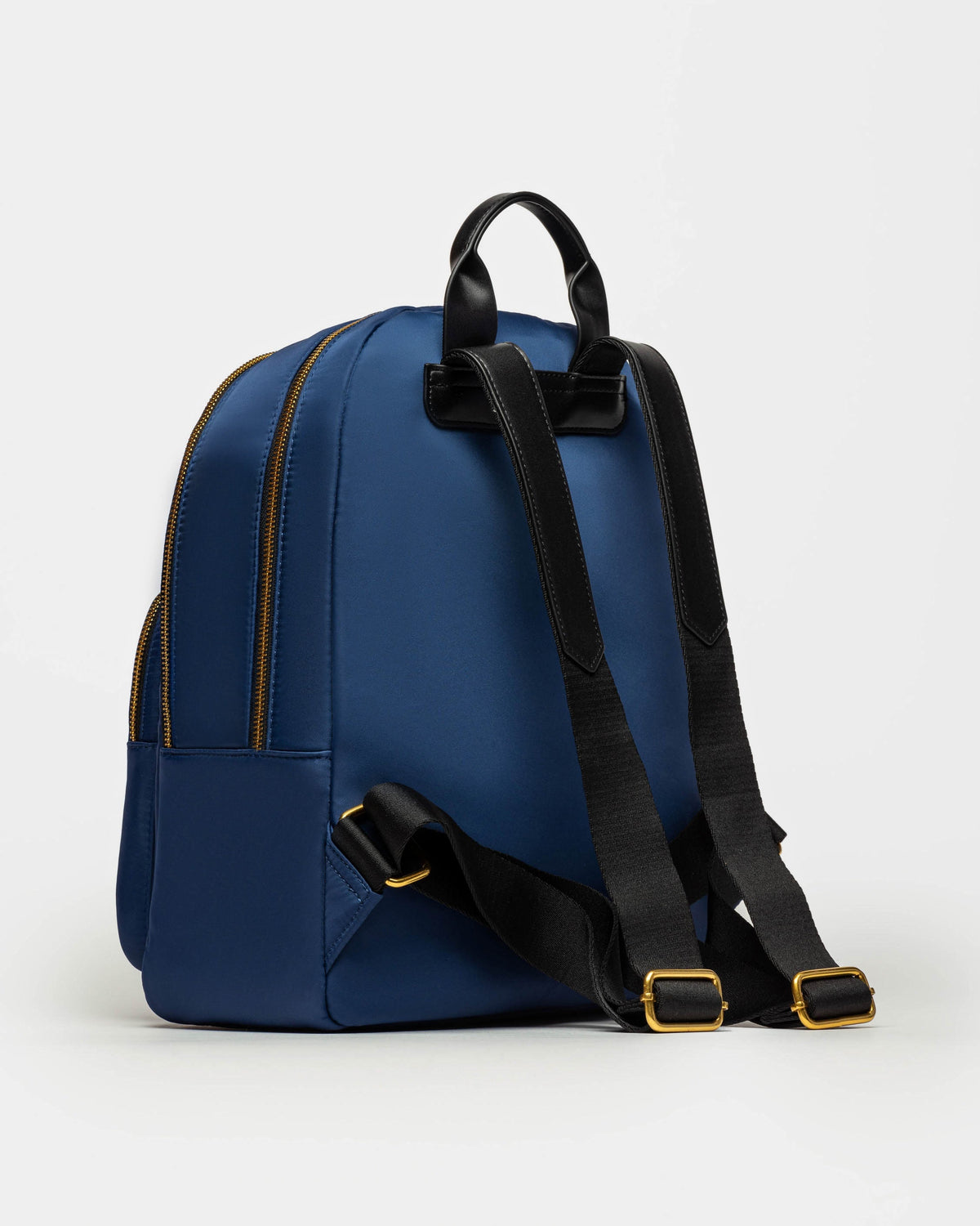 MOCHILA BRUNA EN NYLON